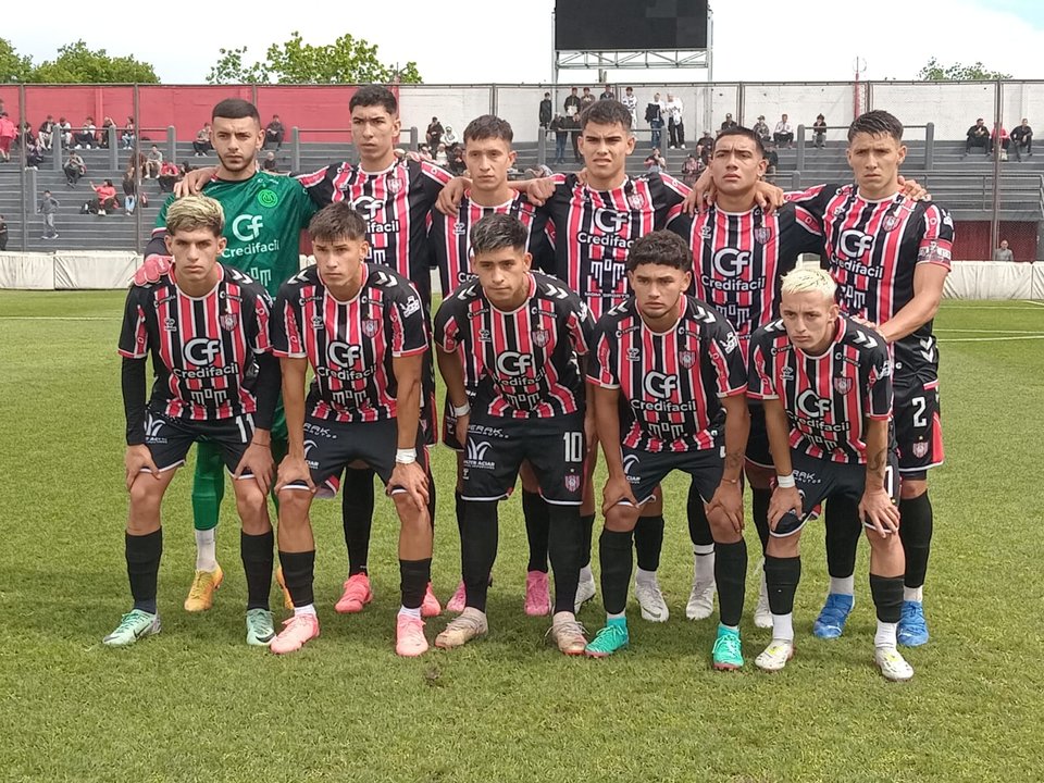 noticiaspuertosantacruz.com.ar - Imagen extraida de: https://adnsur.com.ar/deportes/el-comodorense-arian-castillo--campeon-con-la-reserva-de-chacarita_a67336286cf17018f178fdcb5