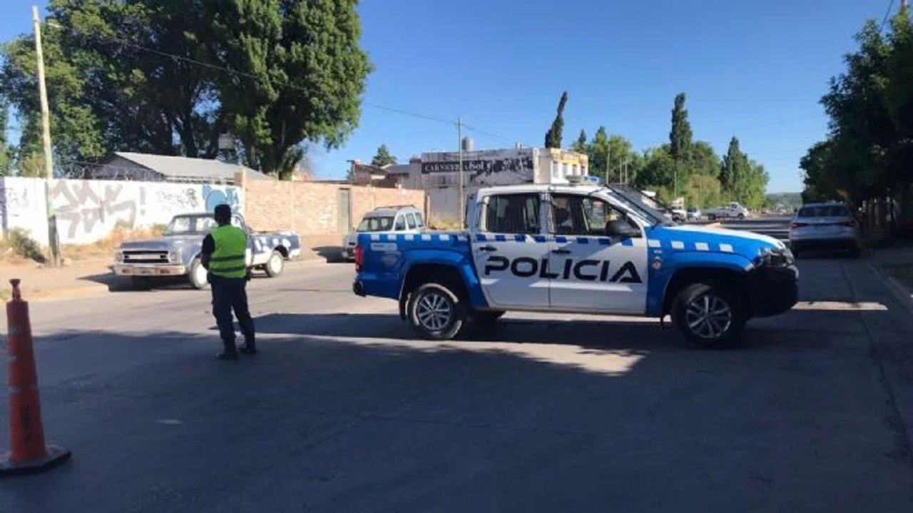 noticiaspuertosantacruz.com.ar - Imagen extraida de: https://adnsur.com.ar/policiales---judiciales/atropellaron-a-una-mujer-y-a-su-hijo-cuando-iban-a-la-escuela_a6734f42b5a9c5456b903c0dd