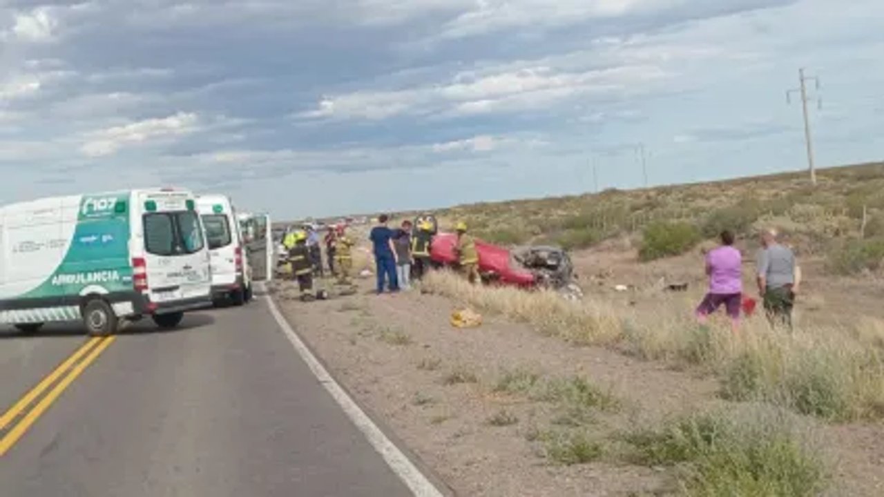 noticiaspuertosantacruz.com.ar - Imagen extraida de: https://adnsur.com.ar/policiales---judiciales/accidente-fatal-en-la-ruta-22--murieron-tres-personas_a6736706a1b89d96a4aff2889