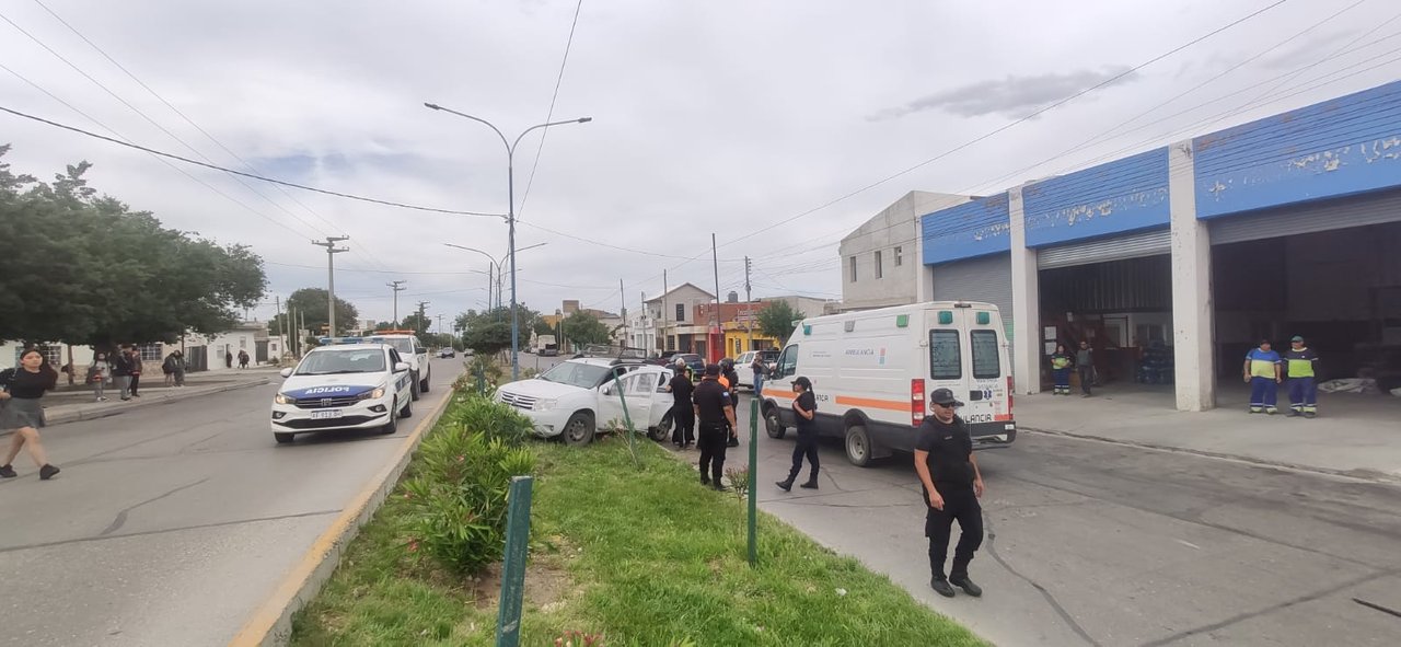 noticiaspuertosantacruz.com.ar - Imagen extraida de: https://adnsur.com.ar/policiales---judiciales/chocaron-dos-vehiculos-en-comodoro-y-dos-menores-fueron-trasladadas-al-hospital-regional_a6740c16ba37794e2fb9442a9