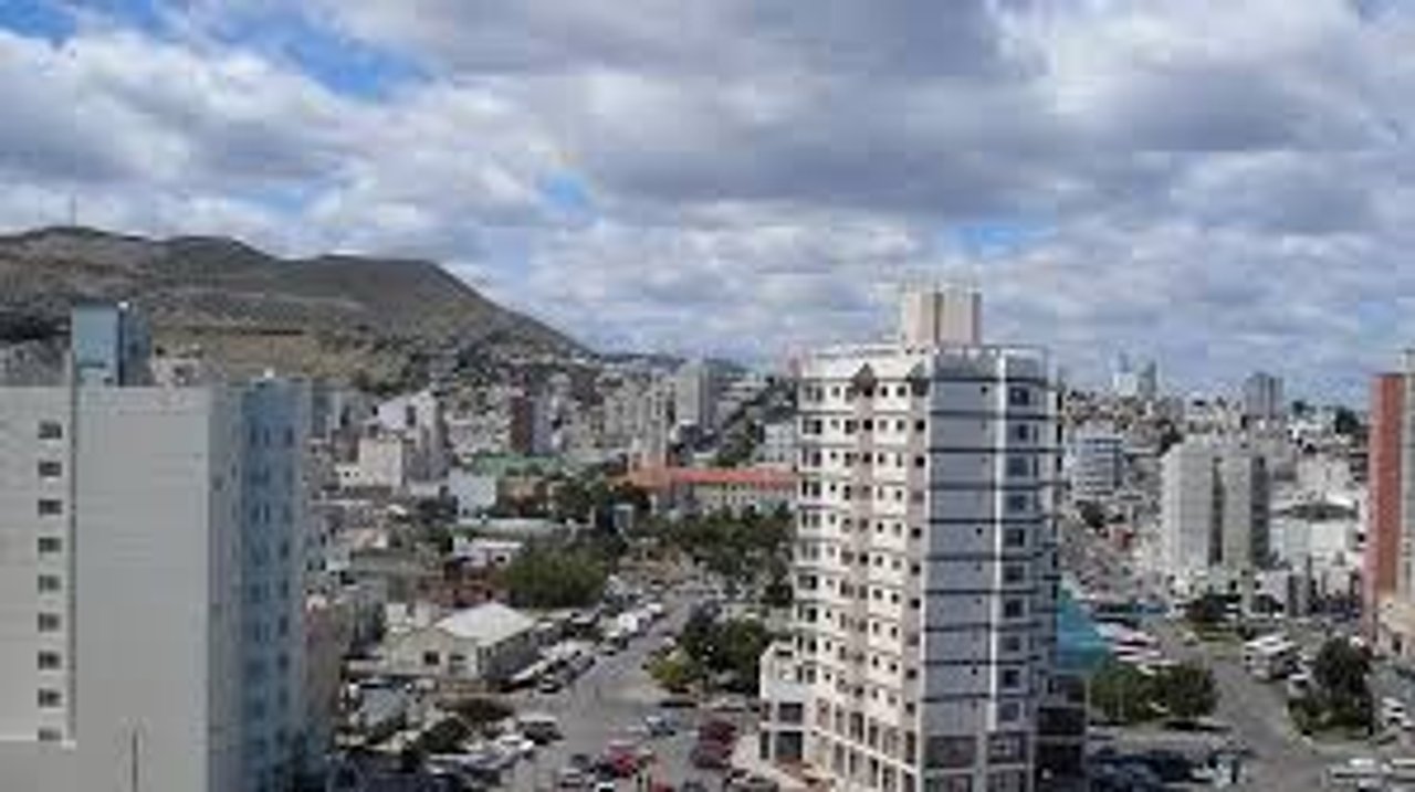 noticiaspuertosantacruz.com.ar - Imagen extraida de: https://adnsur.com.ar/sociedad/una-importante-calle-del-centro-de-comodoro-estara-cortada-durante-20-dias_a67450e52cf80c916dd8ae8ae