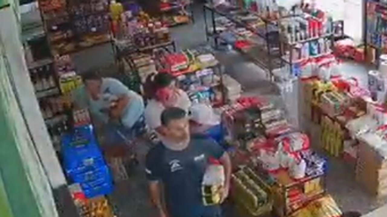 noticiaspuertosantacruz.com.ar - Imagen extraida de: https://adnsur.com.ar/policiales---judiciales/-la-fernecito---la-delincuente-sedienta-que-robo-18-botellas-en-un-mismo-kiosco-con-una-llamativa-tecnica_a674515b8cf80c916dd8bd5fa