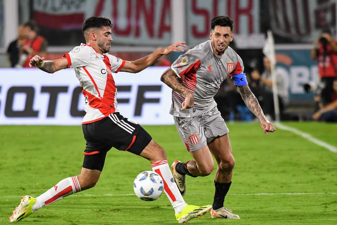 noticiaspuertosantacruz.com.ar - Imagen extraida de: https://adnsur.com.ar/deportes/con-la-obligacion-de-ganar--river-visita-a-estudiantes-de-la-plata--hora--tv-y-posibles-formaciones_a674929cb4337d3a3c5ab8ed4