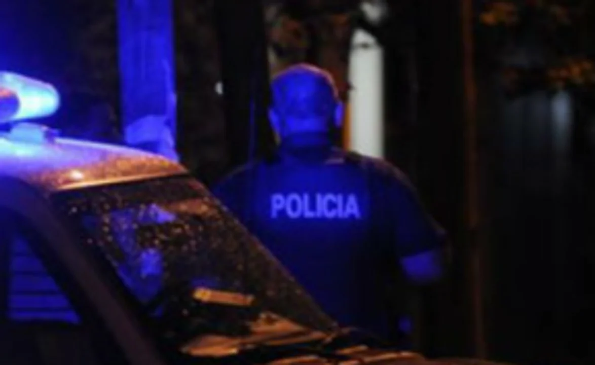 Golpeó a su novia, se encerró en la habitación y terminó herido tras enfrentarse a la policía