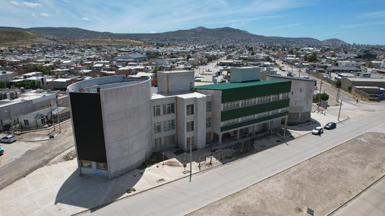 noticiaspuertosantacruz.com.ar - Imagen extraida de: https://adnsur.com.ar/sociedad/el-municipio-retomara-la-obra-del-centro-de-encuentro-sur-con-un-presupuesto-de--1-368-193-985-00-_a6759605aeee9c3504b2e8a1d