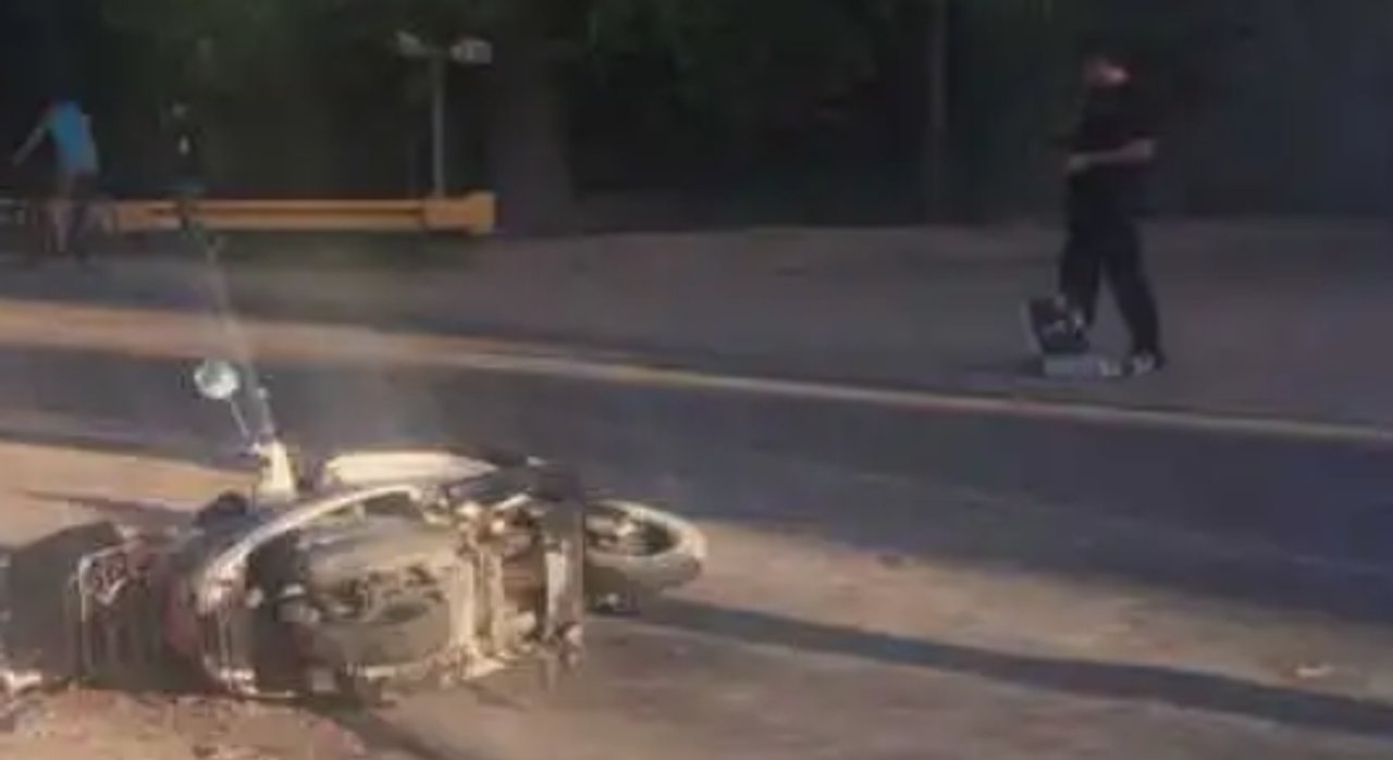 noticiaspuertosantacruz.com.ar - Imagen extraida de: https://adnsur.com.ar/policiales---judiciales/accidente-fatal--un-motociclista-murio-y-su-acompanante-esta-grave-tras-ser-atropellados-por-una-camioneta_a675b063fe85b07cc23ecac0c