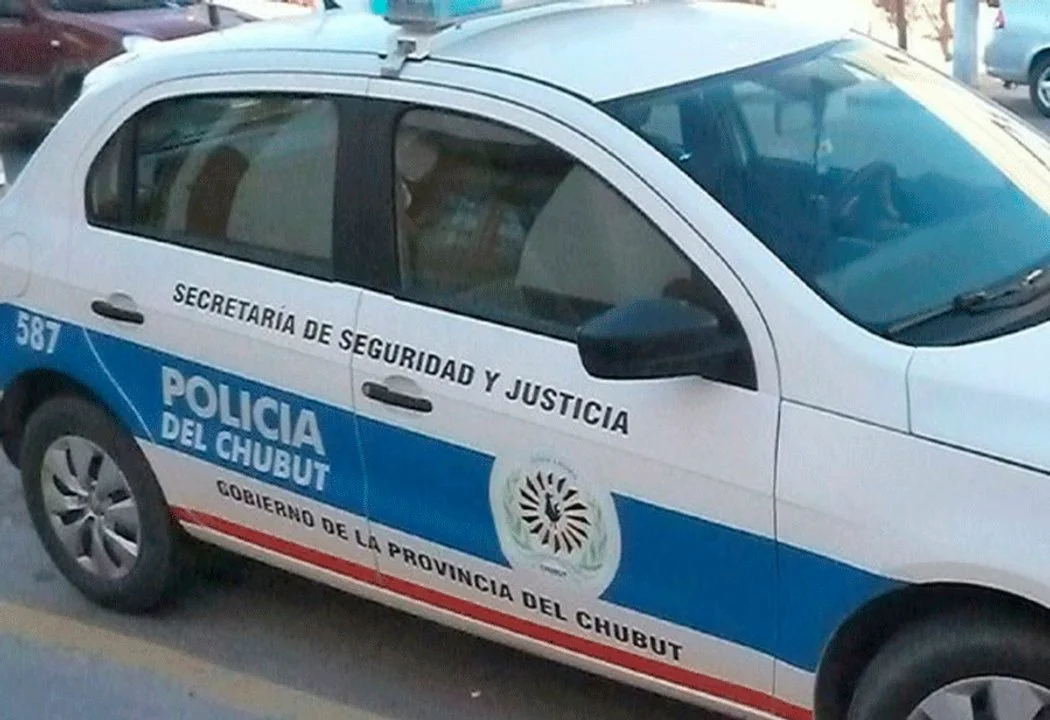 "Te voy a cag... matando": se peleó con un empleado de un comercio en Chubut, lo amenazó con un cuchillo y lo detuvieron
