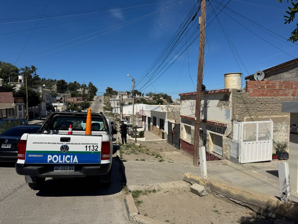 noticiaspuertosantacruz.com.ar - Imagen extraida de: https://adnsur.com.ar/policiales---judiciales/la-triste-despedida-de-la-amiga-de-la-mujer-asesinada-en-comodoro---no-puedo-entender-como-te-robaron-tu-vida--_a67600696b7ca0cac7d60c298