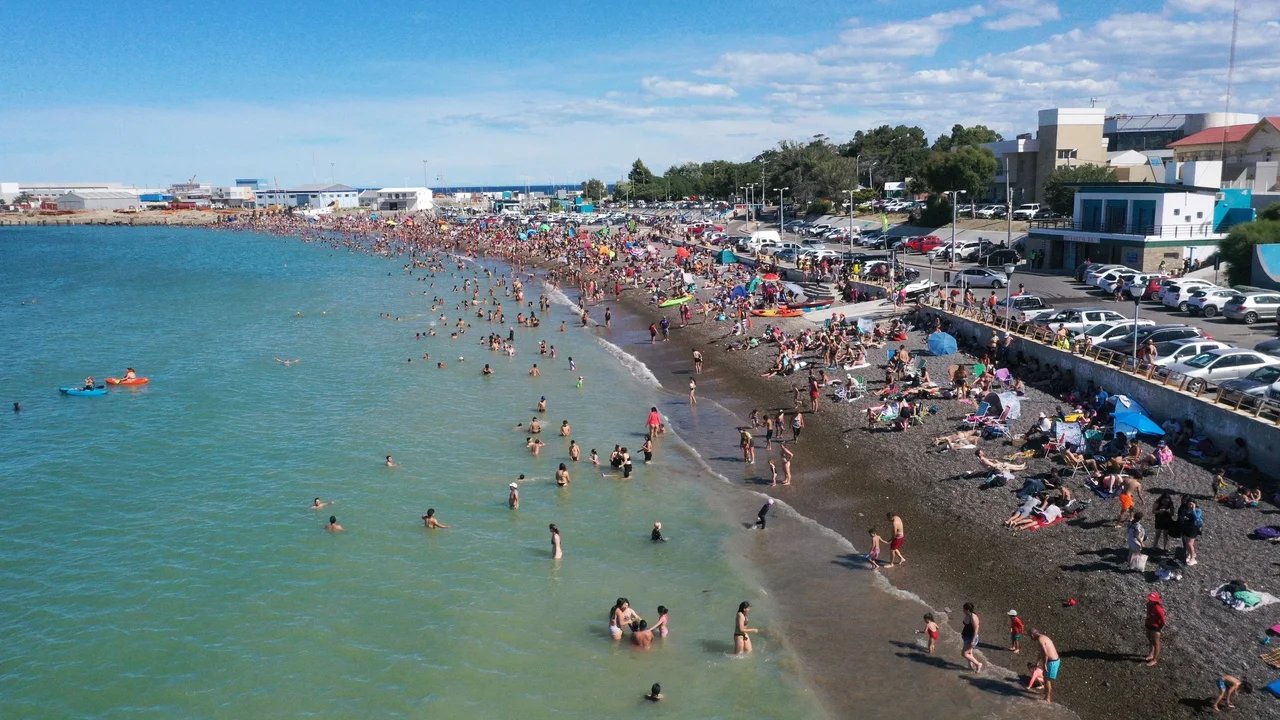 noticiaspuertosantacruz.com.ar - Imagen extraida de: https://adnsur.com.ar/sociedad/-arranca-el-verano--como-estara-el-tiempo-este-sabado-en-comodoro-y-rada-tilly_a67661e58b7bb9d81ed104d3f