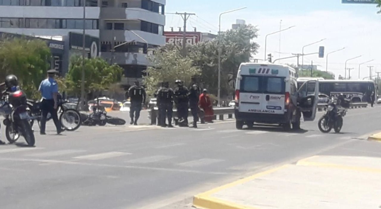 noticiaspuertosantacruz.com.ar - Imagen extraida de: https://adnsur.com.ar/policiales---judiciales/un-policia-resulto-herido-tras-chocar-mientras-perseguia-a-un-ladron-a-bordo-de-su-moto_a6766f18b2a0ea1ad2ec1c261