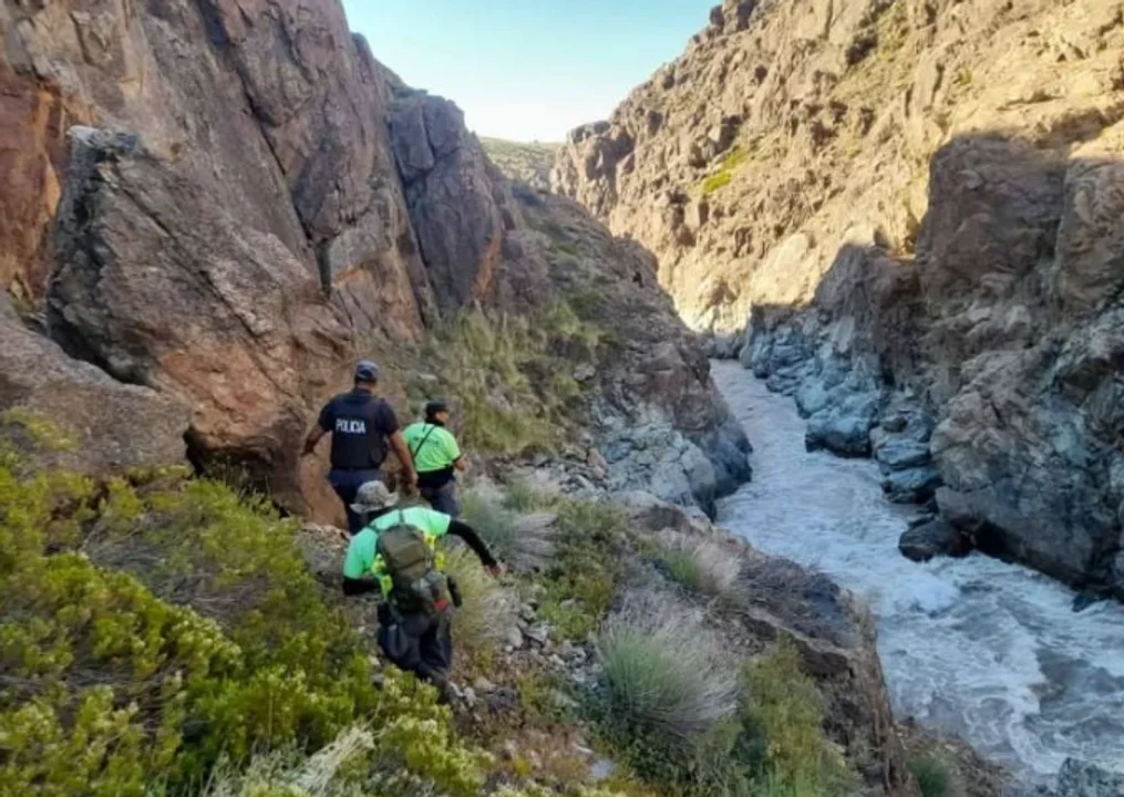 Búsqueda del criancero en la Patagonia: encontraron un objeto flotando en el río 