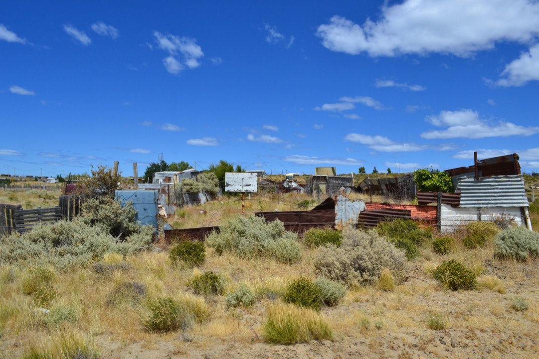 noticiaspuertosantacruz.com.ar - Imagen extraida de: https://adnsur.com.ar/sociedad/el-municipio-de-comodoro-inicio-un-operativo-de-ordenamiento-por-ocupacion-ilegal-de-tierras-en-la-zona-denominada-el-faro_a67684e7bdfe9a93ed0fe5976