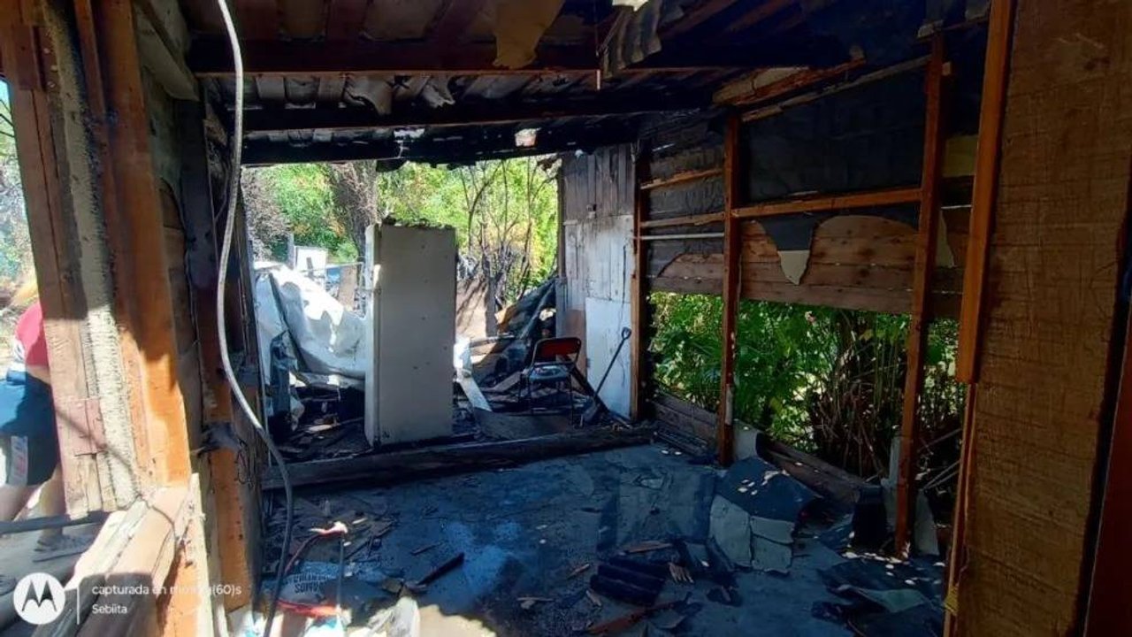 noticiaspuertosantacruz.com.ar - Imagen extraida de: https://adnsur.com.ar/sociedad/un-incendio-destruyo-su-casa-y-piden-ayuda-para-reconstruirse_a6777ec9c365a23fb239dbe92