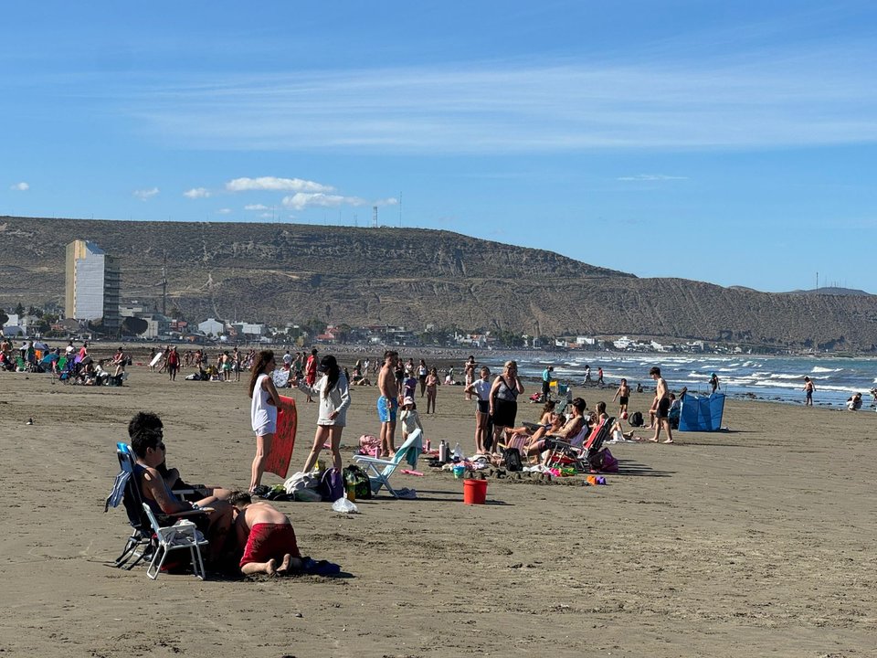 noticiaspuertosantacruz.com.ar - Imagen extraida de: https://adnsur.com.ar/sociedad/este-domingo-se-espera-un-dia-de-playa--con-una-maxima-de-28-c-en-comodoro-y-rada-tilly_a6779e1732394a19062120802