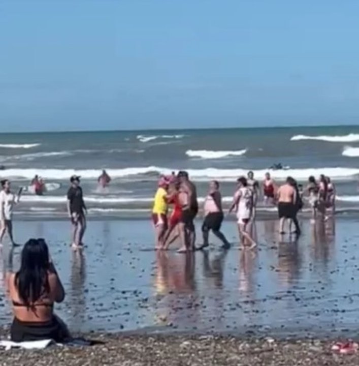 noticiaspuertosantacruz.com.ar - Imagen extraida de: https://adnsur.com.ar/sociedad/una-conocida-influencer-de-chubut-casi-muere-ahogada-tras-caer-de-un-kayak--fue-rescatada-por-la-policia_a677c7b96792bc23bfb11e6a4