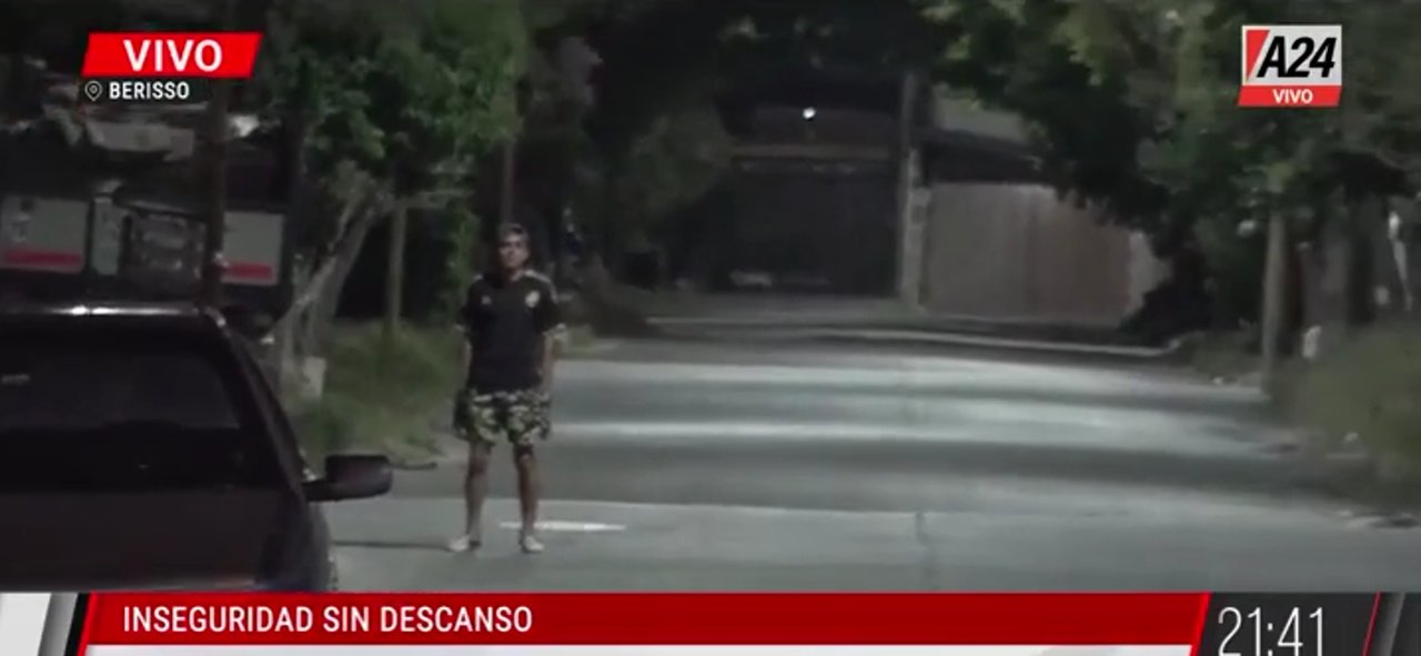 noticiaspuertosantacruz.com.ar - Imagen extraida de: https://adnsur.com.ar/policiales---judiciales/terror-en-vivo--delincuentes-amenazaron-de-muerte-a-un-periodista-mientras-hacia-un-movil-televisivo_a6782cb8bd27924ec118f20dc