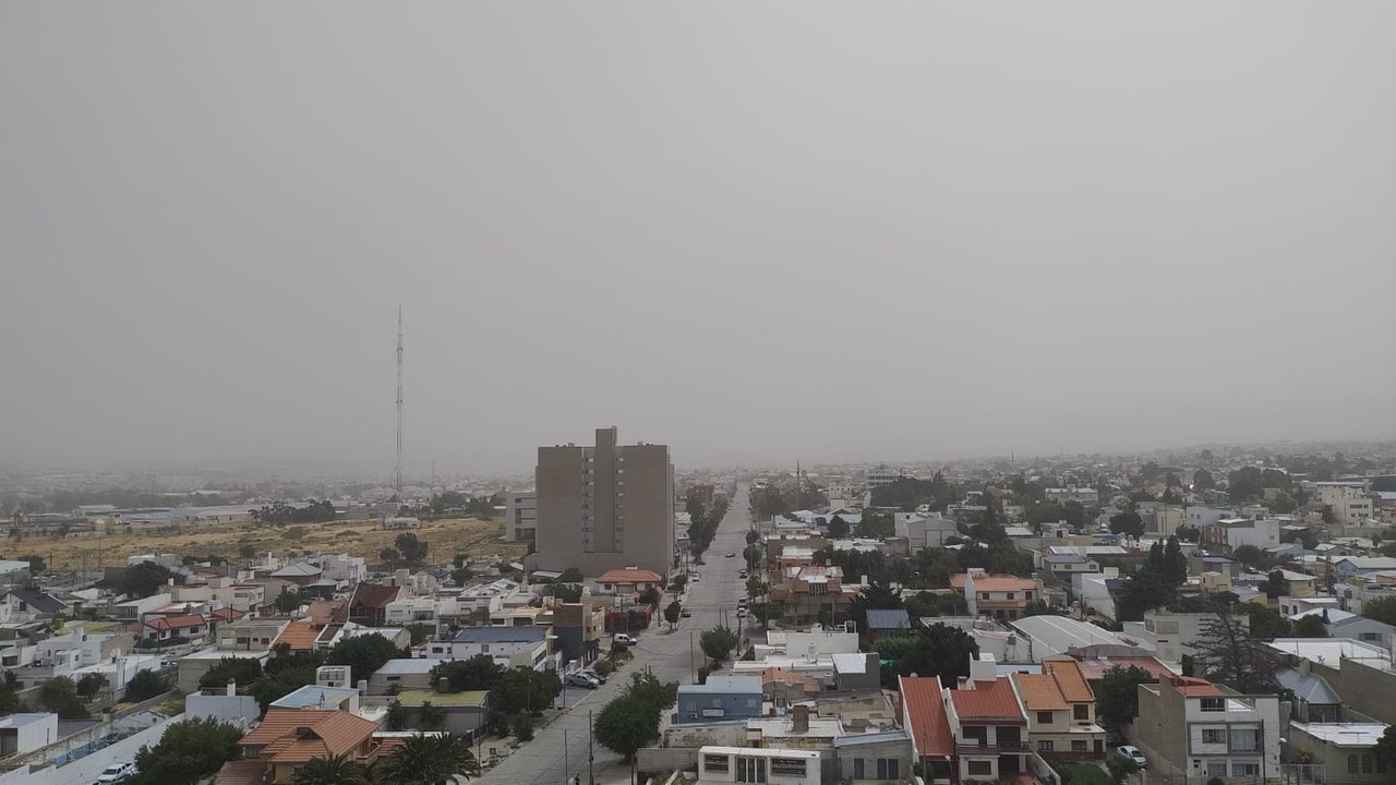 noticiaspuertosantacruz.com.ar - Imagen extraida de: https://adnsur.com.ar/sociedad/-hasta-cuando-seguira-el-viento-en-comodoro-y-rada-tilly-_a679fec36d6da245c6454a071