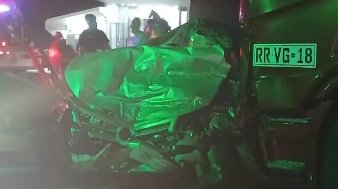 noticiaspuertosantacruz.com.ar - Imagen extraida de: https://adnsur.com.ar/policiales---judiciales/tragedia-en-la-ruta-22--dos-mujeres-murieron-al-chocar-su-auto-contra-un-camion-chileno_a6784f99ab69d10deff8d50d8