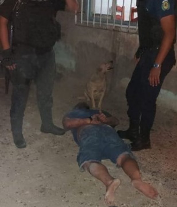 noticiaspuertosantacruz.com.ar - Imagen extraida de: https://adnsur.com.ar/policiales---judiciales/estaba-armado--entro-al-patio-de-una-casa-en-chubut-y-disparo-contra-un-grupo-de-personas--termino-detenido_a67850a7bb69d10deff8f6735