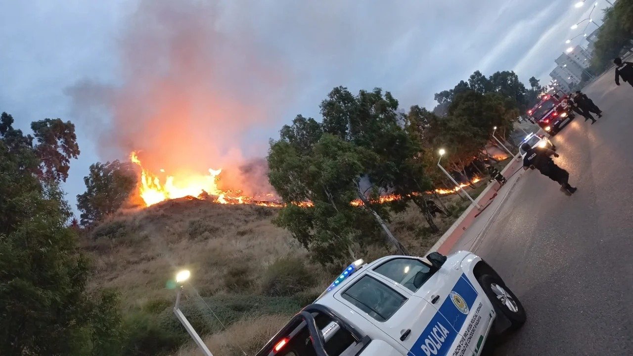 noticiaspuertosantacruz.com.ar - Imagen extraida de: https://adnsur.com.ar/policiales---judiciales/durante-2024--se-registraron-1-394-incendios-de-pastizales-en-comodoro--en-2025-llegaron-a-cinco-intervenciones-diarias_a67857cf291e8522ea10fde3a