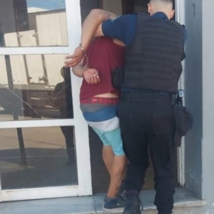 noticiaspuertosantacruz.com.ar - Imagen extraida de: https://adnsur.com.ar/policiales---judiciales/-la-tercera-es-la-vencida---robo-en-tres-locales-centricos-de-comodoro--hasta-que-finalmente-lo-detuvieron_a678c331badb3fd285c1c7b92