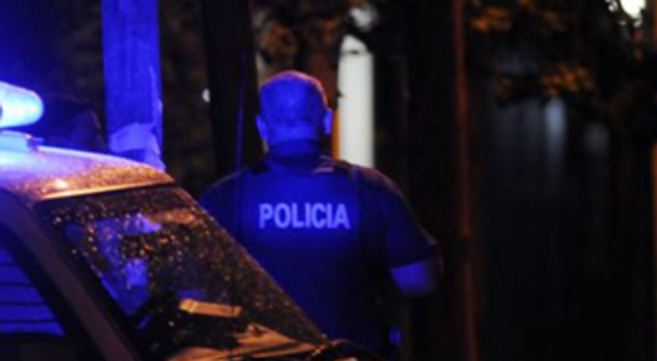 noticiaspuertosantacruz.com.ar - Imagen extraida de: https://adnsur.com.ar/policiales---judiciales/tragedia--una-nena-de-3-anos-jugaba-en-la-vereda-y-murio-tras-ser-atropellada-por-el-auto-del-vecino_a67936925326a3274b154a539