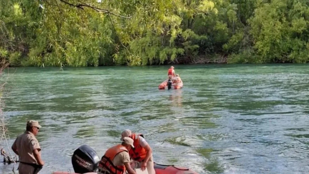 noticiaspuertosantacruz.com.ar - Imagen extraida de: https://adnsur.com.ar/policiales---judiciales/finalmente-el-rio-devolvio-el-cuerpo--rescate-agonico-en-la-patagonia-_a679be6b0ceb45ee983ba44d5