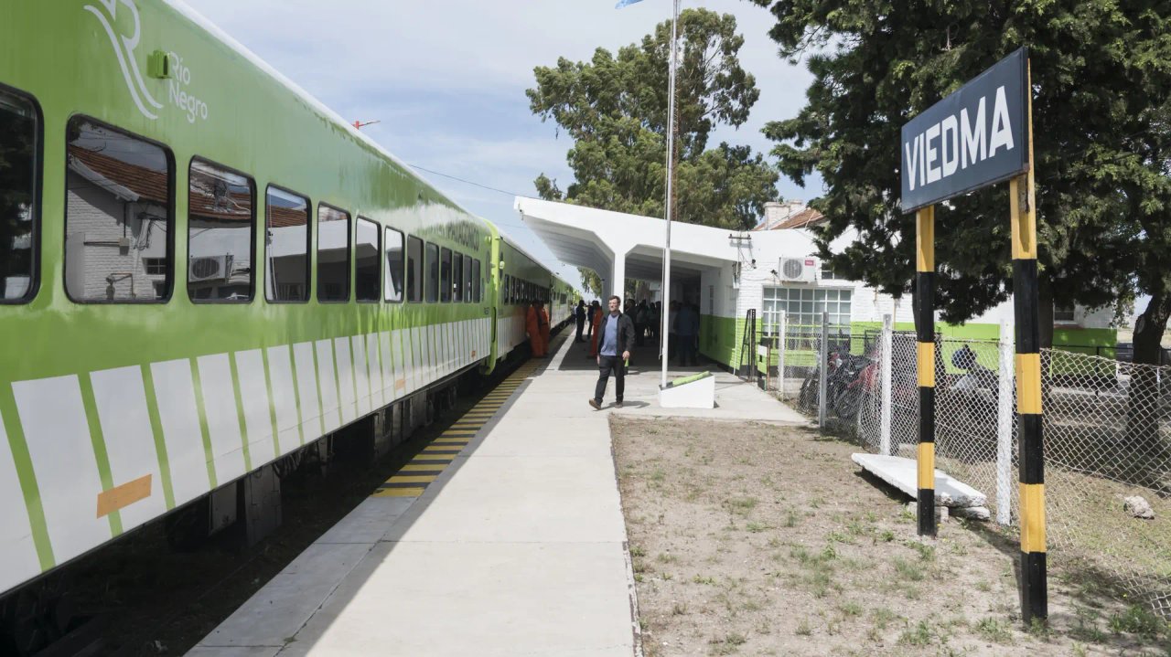 noticiaspuertosantacruz.com.ar - Imagen extraida de: https://adnsur.com.ar/sociedad/el-tren-patagonico-funcionara-como-transporte-de-donaciones-para-los-afectados-en-el-bolson_a679ea3d397679d2d4b0fe81e