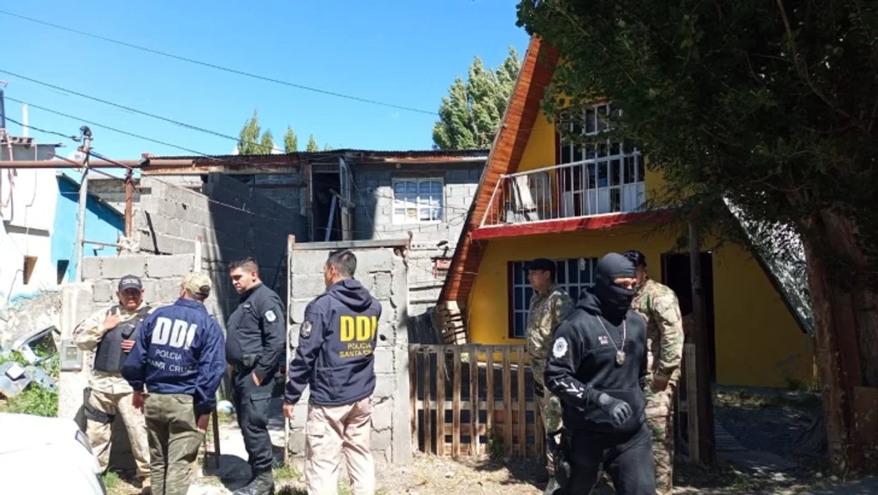 noticiaspuertosantacruz.com.ar - Imagen extraida de: https://adnsur.com.ar/policiales---judiciales/detuvieron-a-una-mujer-de-27-anos-por-la-muerte-del-bebe-hallado-en-un-basural_a679ff24fd6da245c6455b6c1