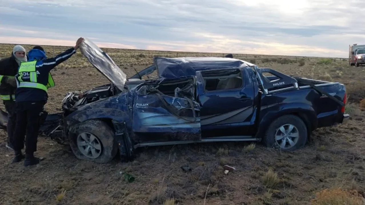 Quiénes eran los recién casados que sufrieron un trágico accidente en una  ruta de Santa Cruz - ADNSUR - Este domingo por la mañana, un hombre de 37  años y su esposa