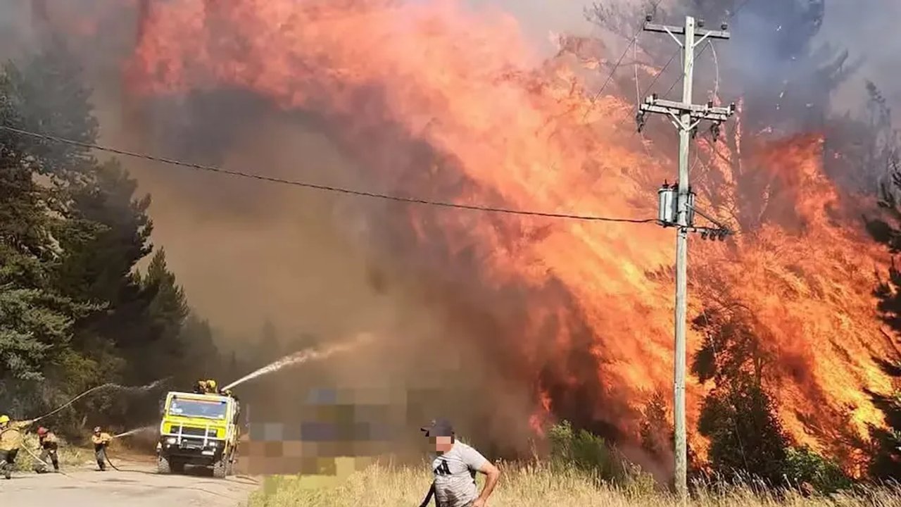 noticiaspuertosantacruz.com.ar - Imagen extraida de: https://adnsur.com.ar/sociedad/confirmaron-que-el-incendio-en-el-bolson-fue-intencional---es-una-cuestion-criminal---dijo-weretilneck_a67a0b72909fccf4ac7ac5f90