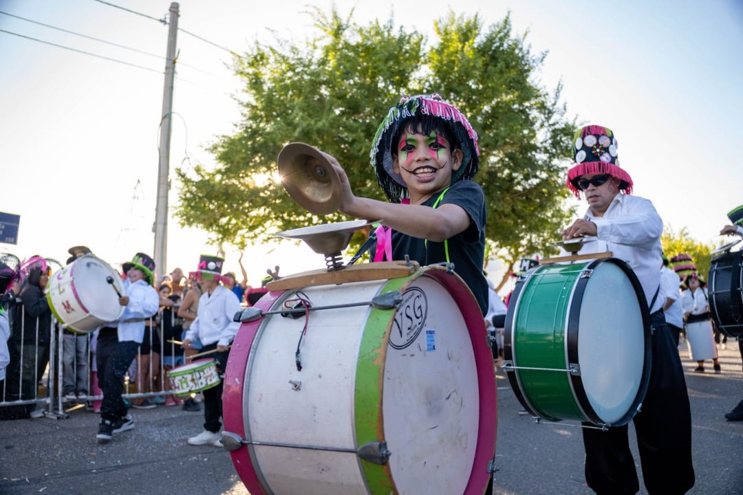 noticiaspuertosantacruz.com.ar - Imagen extraida de: https://adnsur.com.ar/cultura---espectaculos/agenda-cultural/comodoro-vivio-las-dos-primeras-jornadas-de-pre-carnaval-2025-con-gran-apoyo-del-publico_a67a14321a66430702d510b4a