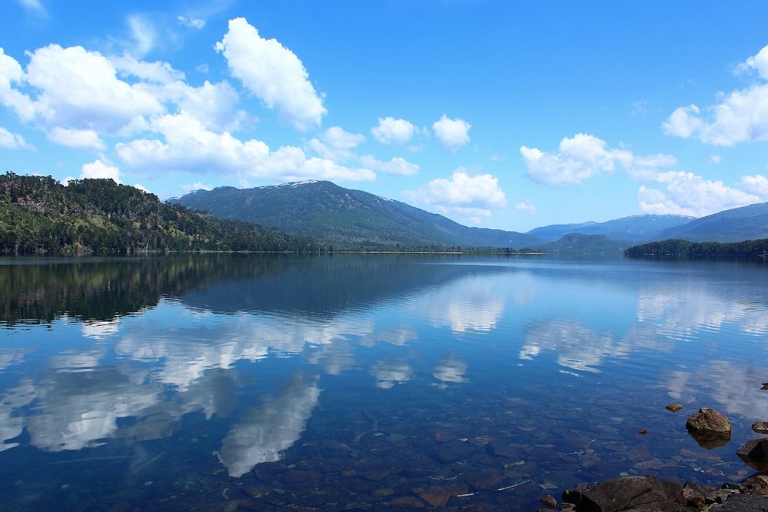 noticiaspuertosantacruz.com.ar - Imagen extraida de: https://adnsur.com.ar/sociedad/un-paraiso-de-la-patagonia--en-alerta--descubrieron-un-loteo-ilegal-en-una-zona-protegida-de-la-cordillera_a67a1ee62f8b64dd79da5cb4a