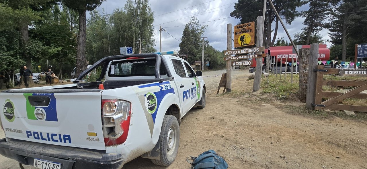 noticiaspuertosantacruz.com.ar - Imagen extraida de: https://adnsur.com.ar/policiales---judiciales/detuvieron-a-un-sospechoso-en-el-bolson--iba-vestido-como-brigadista-y-tenia-objetos-para-prender-fuego_a67a3b6a2484d885781316eac