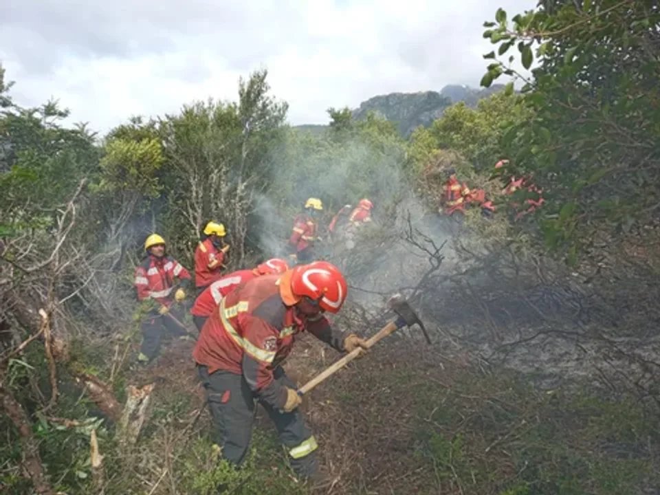 noticiaspuertosantacruz.com.ar - Imagen extraida de: https://adnsur.com.ar/sociedad/los-focos-de-epuyen-estan-contenidos-tras-19-dias-de-incendio_a67a540fb45be9ff1b4448539