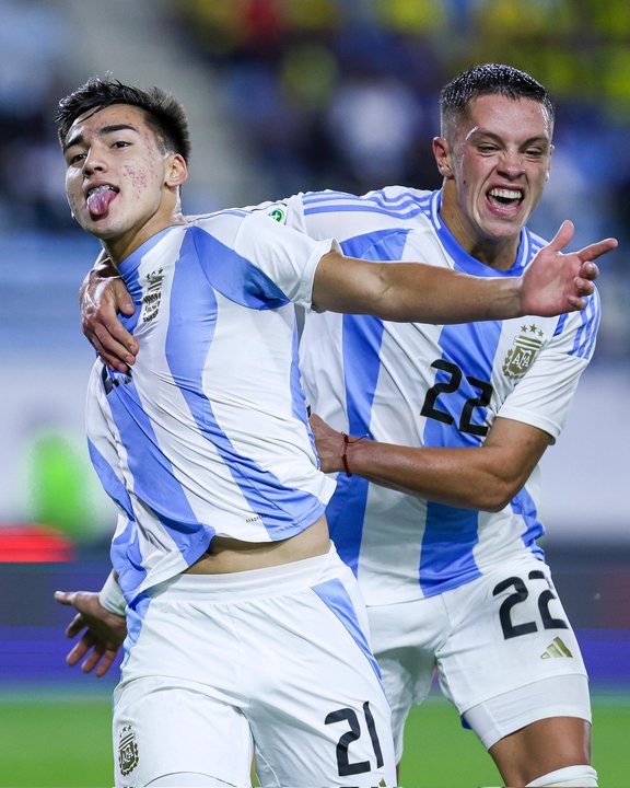 noticiaspuertosantacruz.com.ar - Imagen extraida de: https://adnsur.com.ar/deportes/con-un-golazo-de-ian-subiabre--argentina-le-gano-a-colombia-y-se-clasifico-al-proximo-mundial_a67aaa140492a7ab88e23f2ad