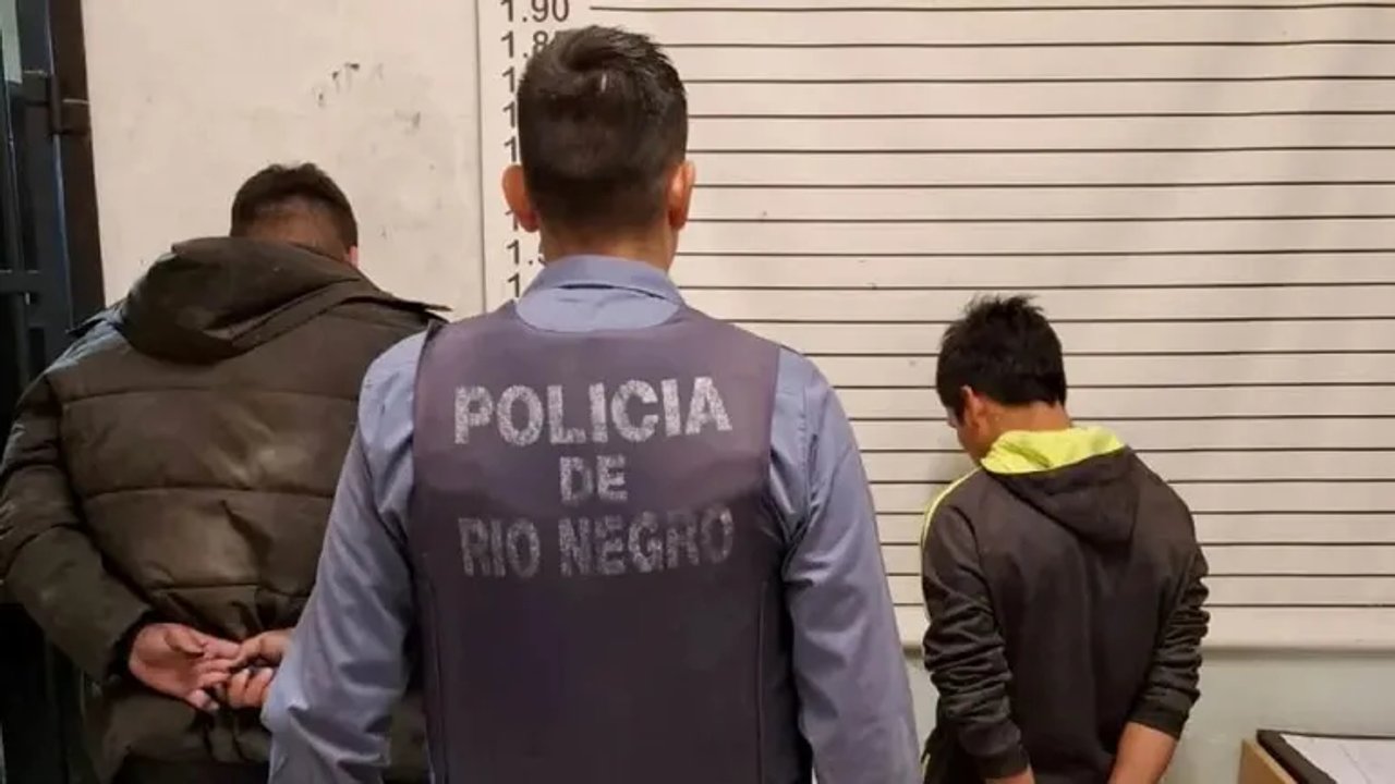 noticiaspuertosantacruz.com.ar - Imagen extraida de: https://adnsur.com.ar/policiales---judiciales/balazos--persecucion-y-un-grave-accidente--dos-motochorros-fueron-detenidos-en-una-situacion-de-pelicula_a67ac920b84a6f695b718306f