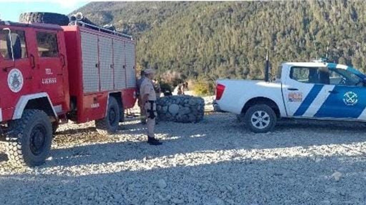 noticiaspuertosantacruz.com.ar - Imagen extraida de: https://adnsur.com.ar/policiales---judiciales/misterioso-hallazgo-en-un-lago-patagonico--encontraron-un-explosivo-y-una-camioneta-hundida-hace-mas-de-una-decada_a67b35c7b35dc626d1e473b4f