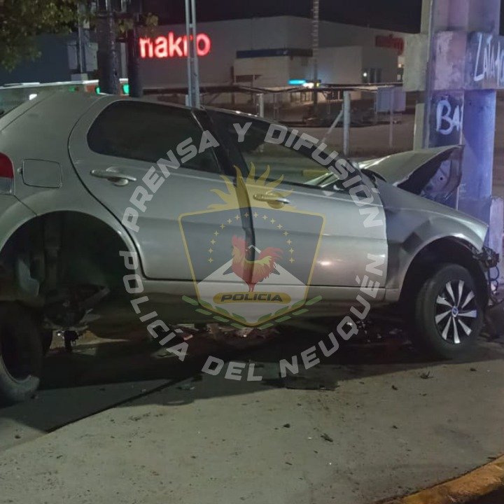 noticiaspuertosantacruz.com.ar - Imagen extraida de: https://adnsur.com.ar/policiales---judiciales/un-borracho-al-volante-paso-un-semaforo-en-rojo--choco-a-una-joven-y-la-dejo-al-borde-de-la-muerte_a67b72943c694f75959b22633