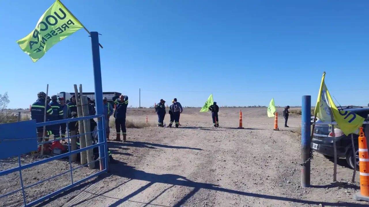 Tensión en Vaca Muerta: UOCRA bloqueó el ingreso a un oleoducto