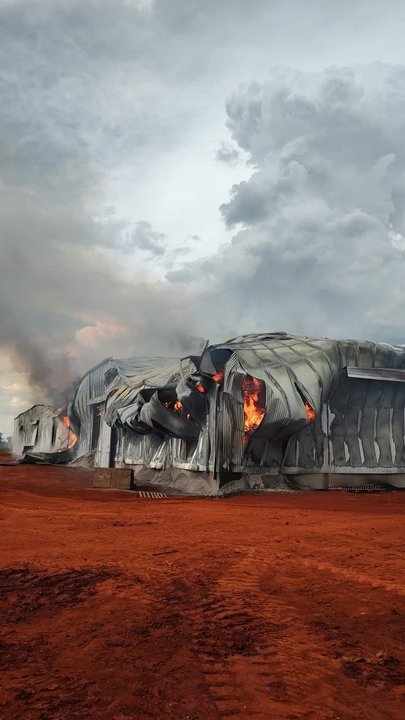 noticiaspuertosantacruz.com.ar - Imagen extraida de: https://adnsur.com.ar/sociedad/se-perdieron-mas-de-dos-millones-de-kilos-de-una-conocida-yerba-argentina-tras-el-incendio-de-su-fabrica_a67bb9c966e7e086c2d7b113f