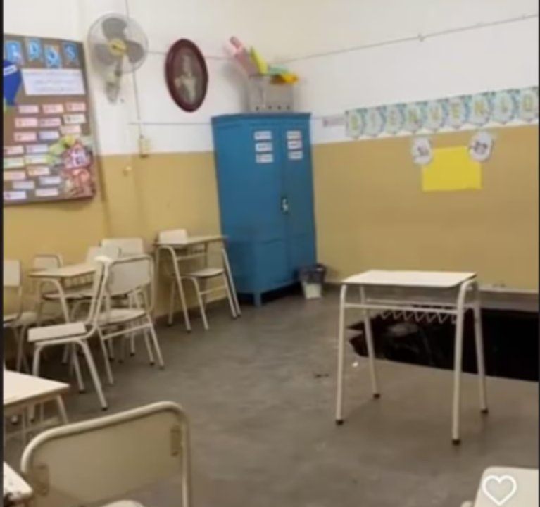 noticiaspuertosantacruz.com.ar - Imagen extraida de: https://adnsur.com.ar/policiales---judiciales/en-el-primer-dia-de-clases--el-piso-de-un-aula-colapso-y-causo-panico-en-una-escuela--era-un-pozo-ciego_a67bdd635ffbe9d0a51ac6365