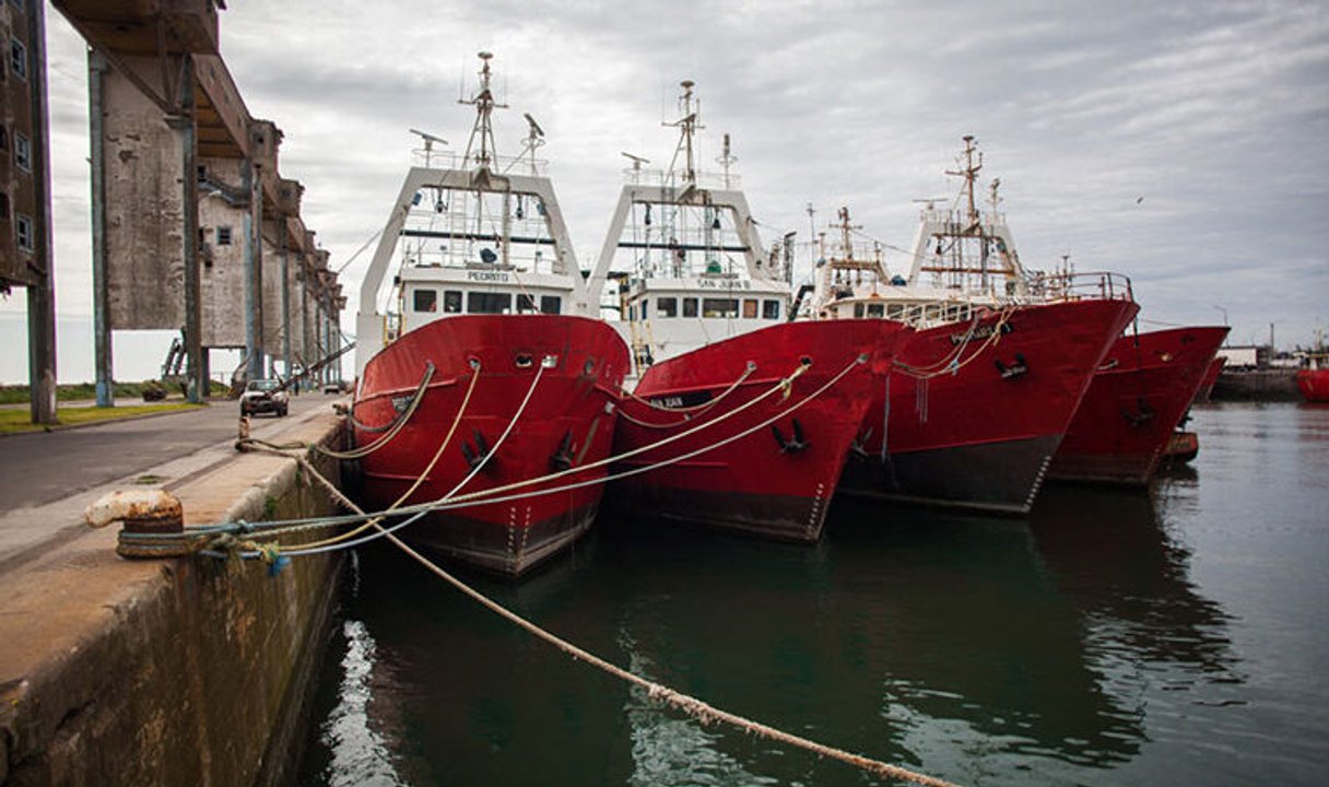 Los barcos tangoneros siguen paralizados.