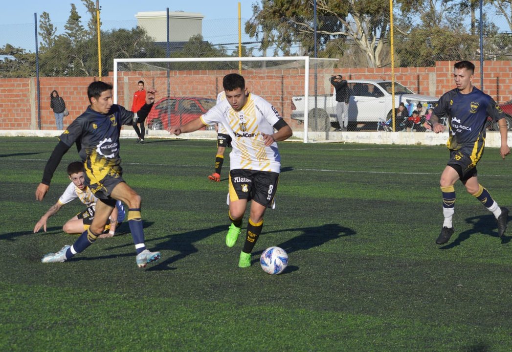 Rada Tilly, más líder que nunca: Portugués le ganó en la última a Caleta Córdova y Roca venció a Comodoro FC