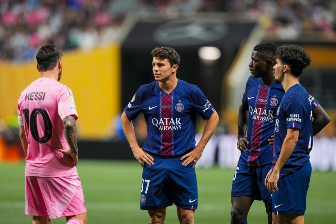 Al entretiempo del encuentro, el PSG vence 4 a 0