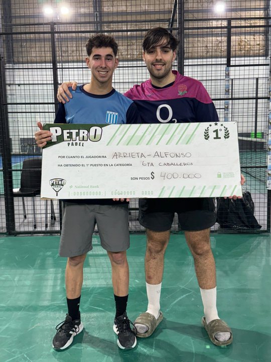 Arrieta y su amigo, prueban en una nueva disciplina