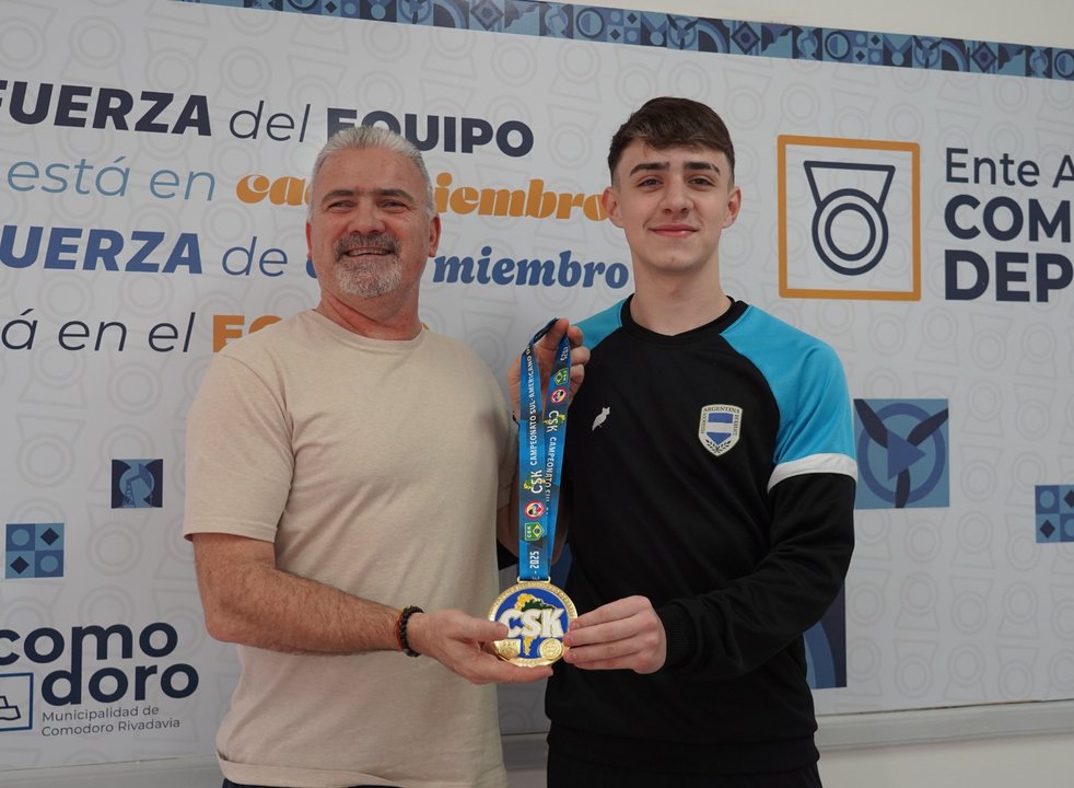 El karateca fue recibido por el presidente de Comodoro Deportes