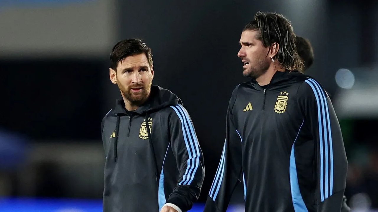 De Paul en la selección junto al capitán Leo Messi