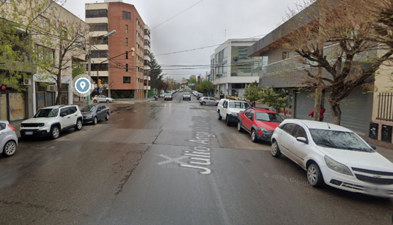 Julio Argentino Roca, entre Belgrano y Pasaje Tucumán, Trelew