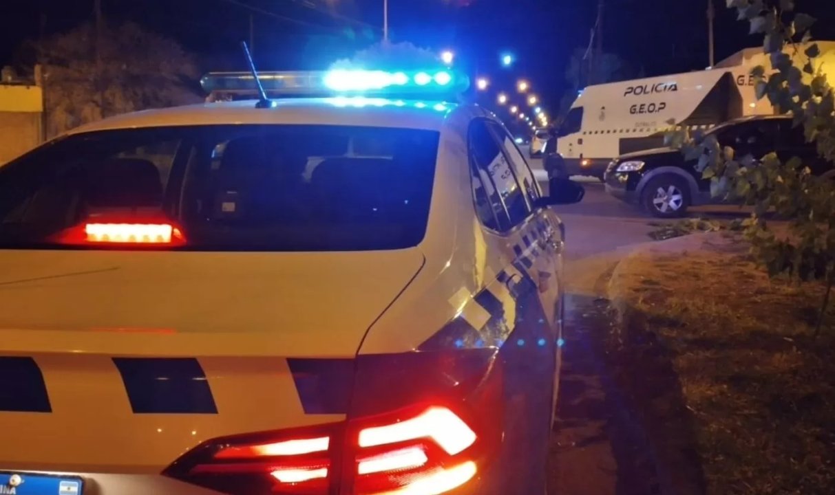 Joven de Cutral Co fue agredida a navajazos en una plaza pública